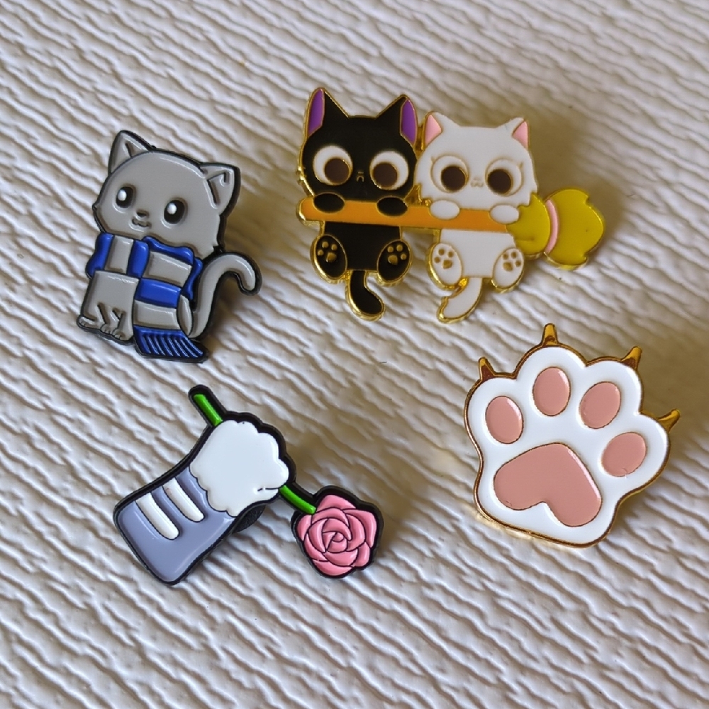 🩷$4🩷Cute Cat Enamel Pin Set
